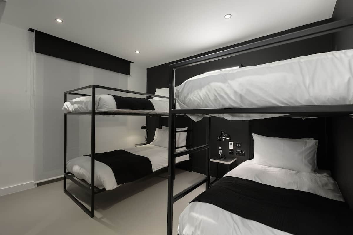 Quadruple Room | Iron/ironing board, free WiFi, bed sheets