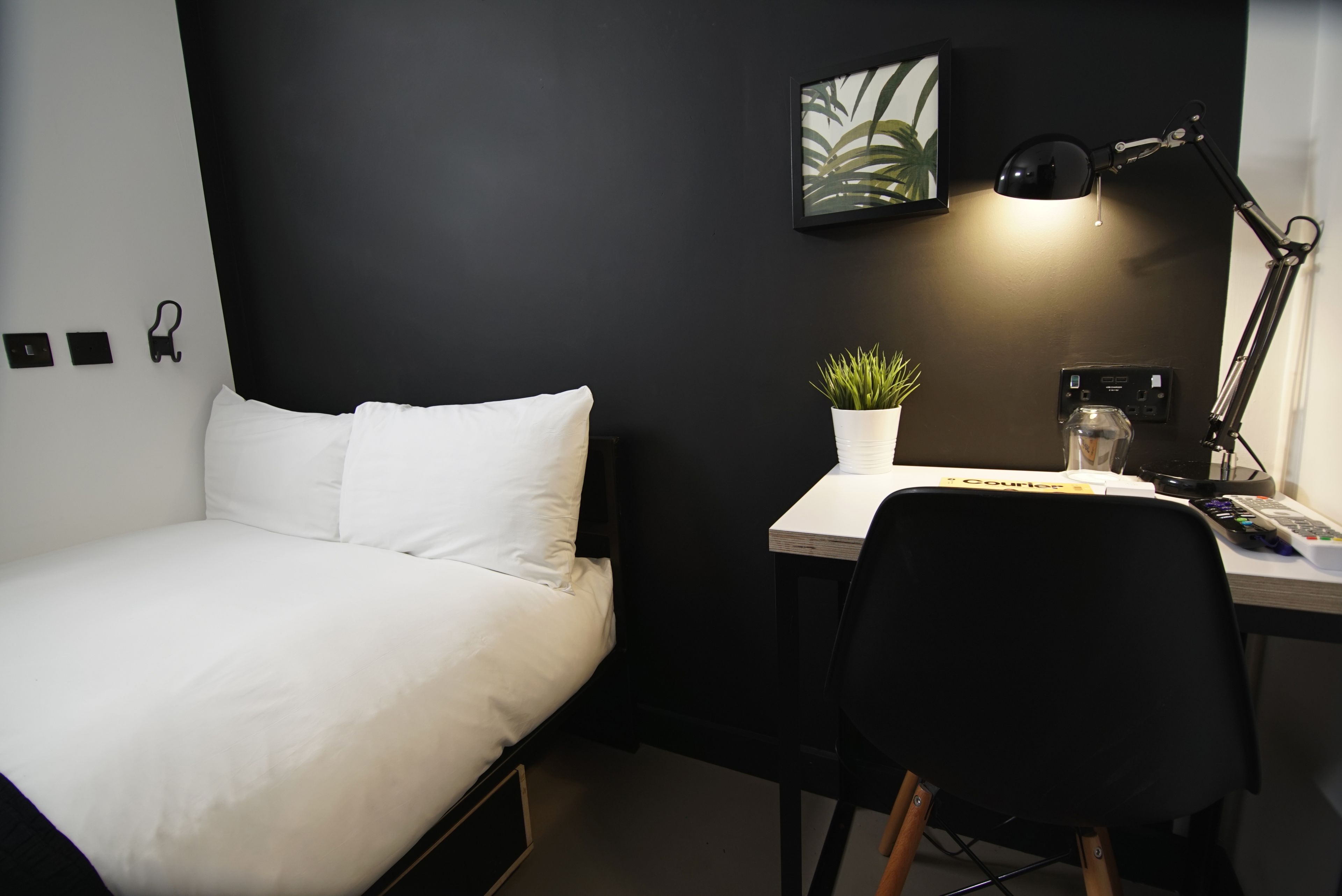 single room, shared bathroom | iron/ironing board, free wifi, bed sheets