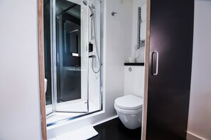 Hair dryer, towels - Kip Hotel (London)