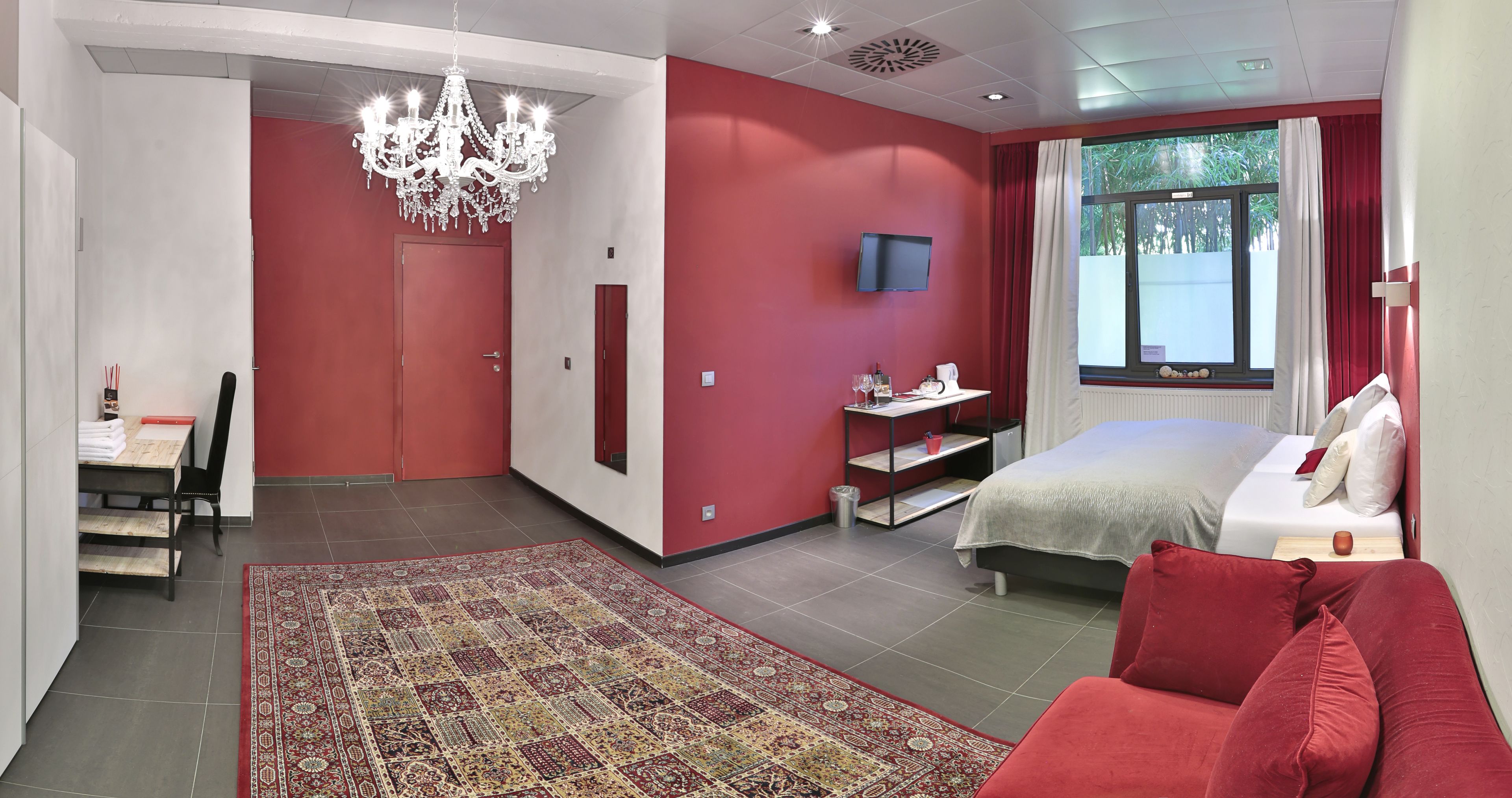 suite | minibar, individually decorated, individually furnished, desk