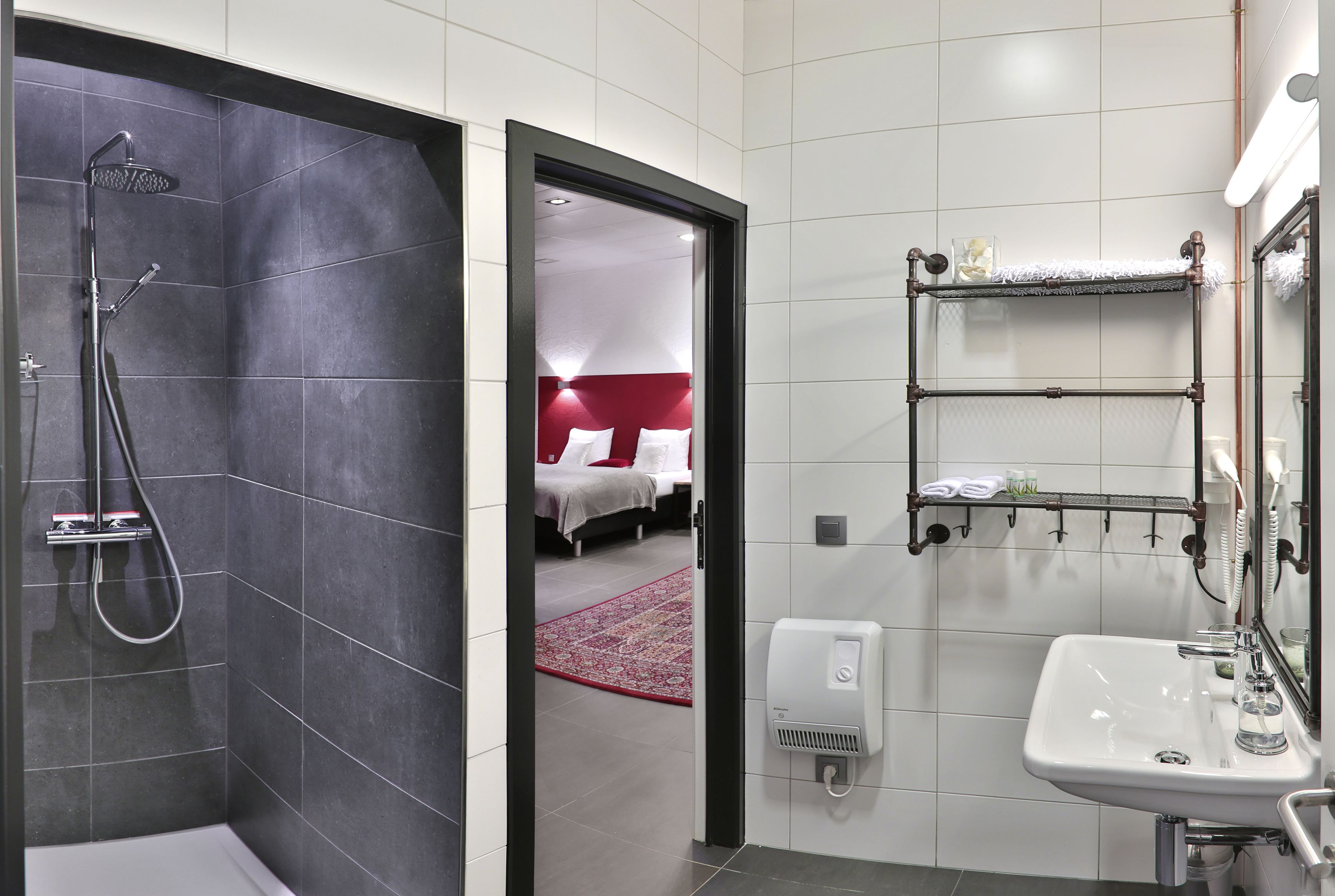 suite | bathroom | shower, free toiletries, hair dryer, slippers