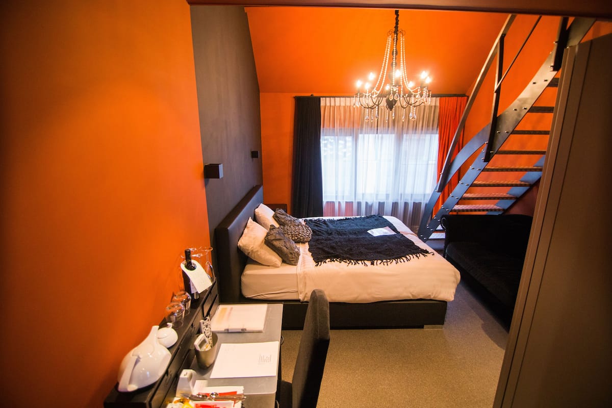 Suite | Een minibar, individueel gedecoreerd, individueel gemeubileerd