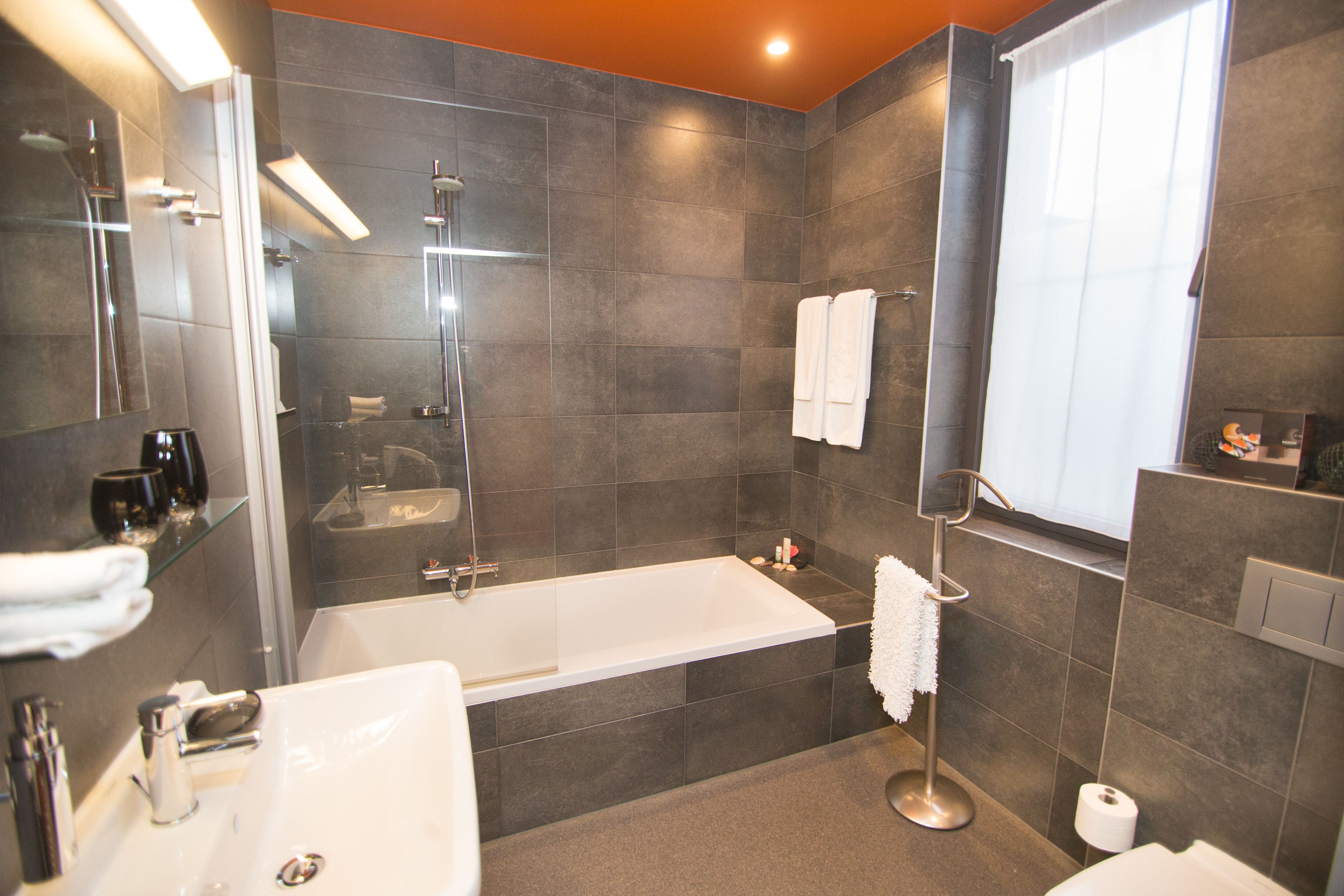 suite | bathroom | shower, free toiletries, hair dryer, slippers
