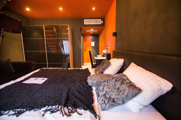 Phòng Suite | Minibar, trang trí khác biệt, trang bị nội thất với thiết kế riêng biệt