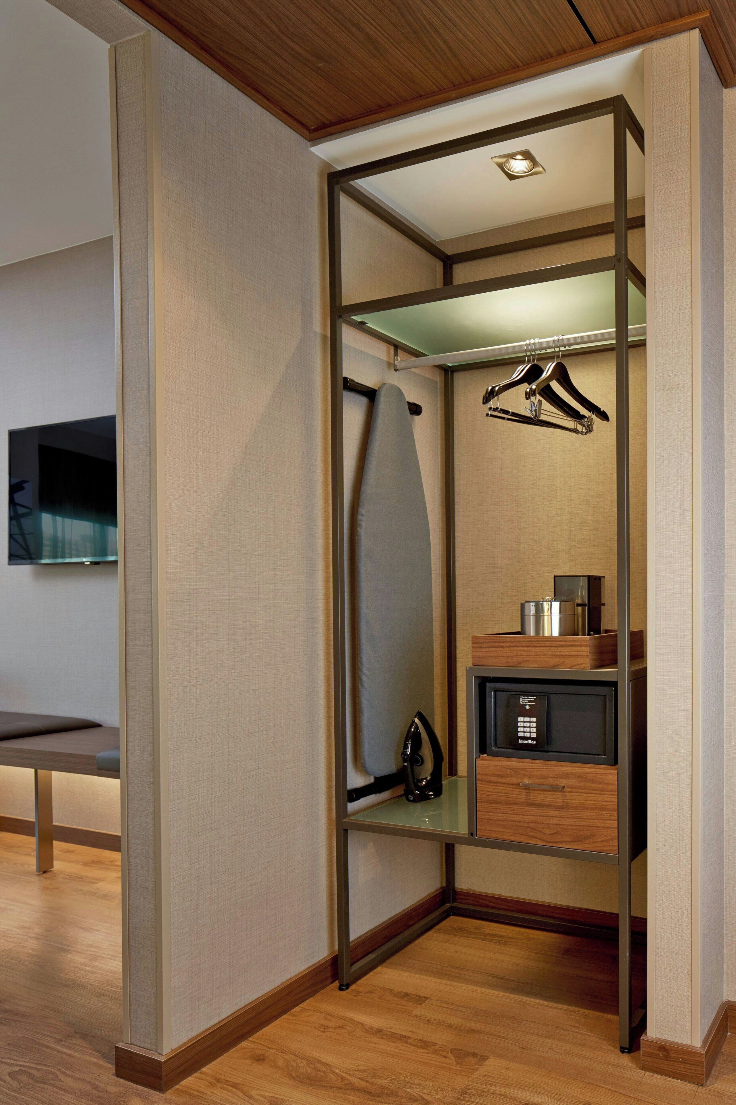 1 bedroom, egyptian cotton sheets, premium bedding, down duvets