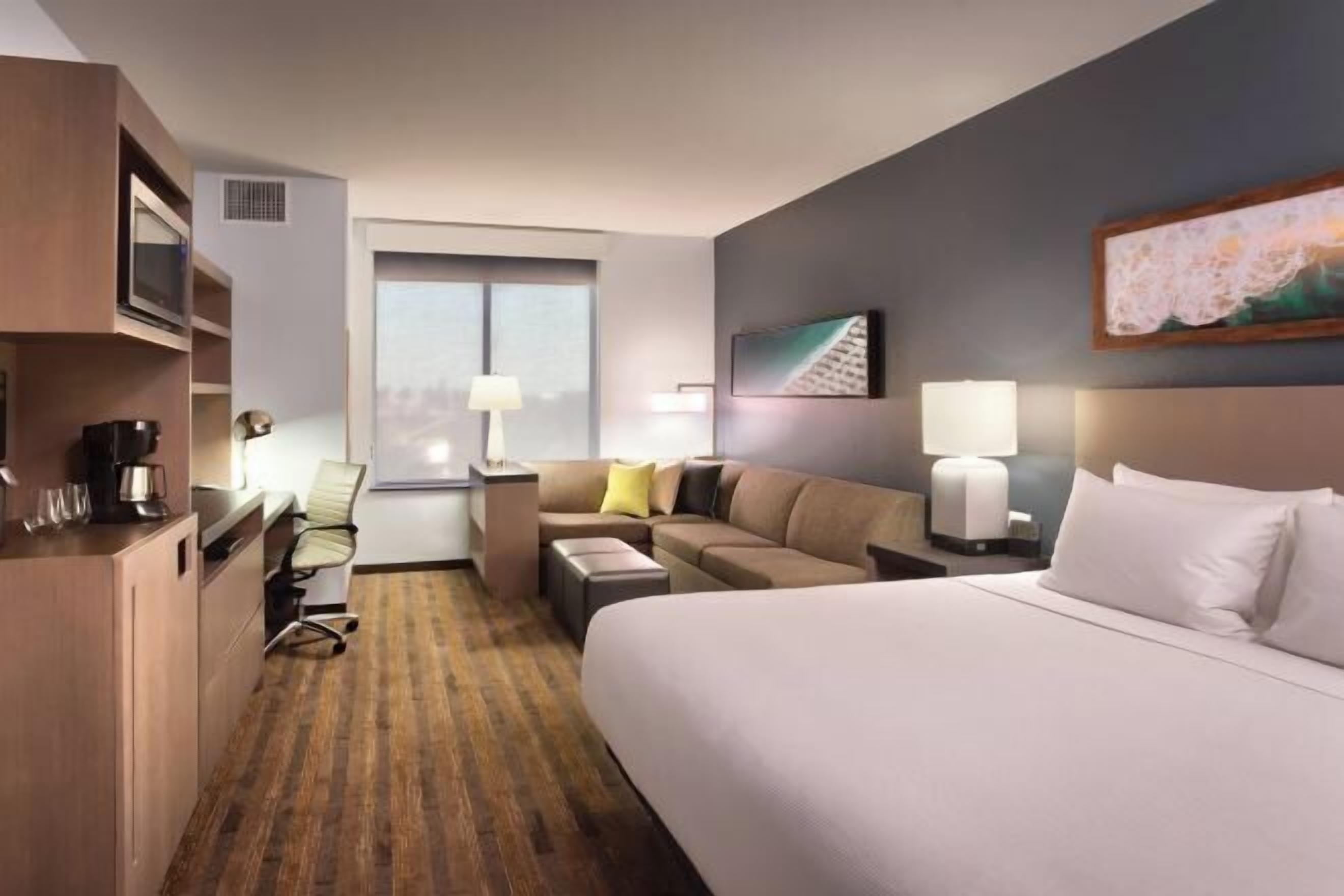 Caja de seguridad en la habitación, escritorio y cortinas blackout 