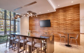 Lobby sitting area - Hyatt House at Anaheim Resort/Convention Center (Anaheim)