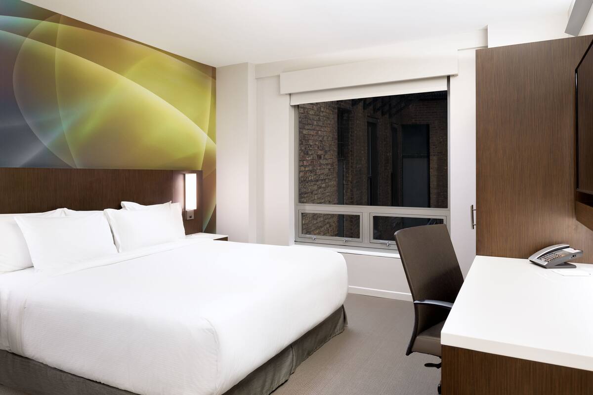 Frette Italian sheets, premium bedding, pillowtop beds, in-room safe