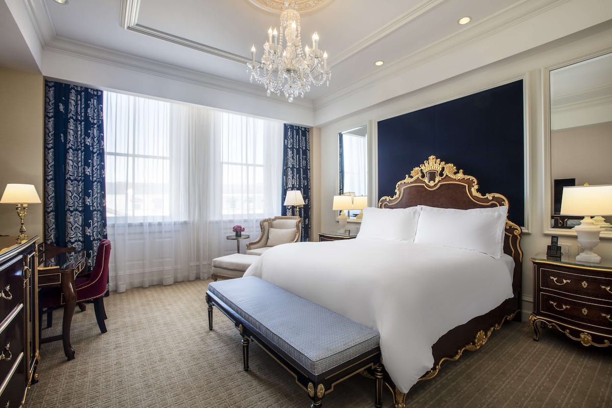 1 bedroom, Egyptian cotton sheets, premium bedding, down duvets