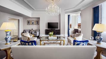 Suite, 1 Bedroom | Living area