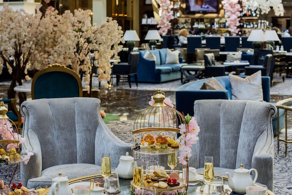 Lunch and dinner served, sushi