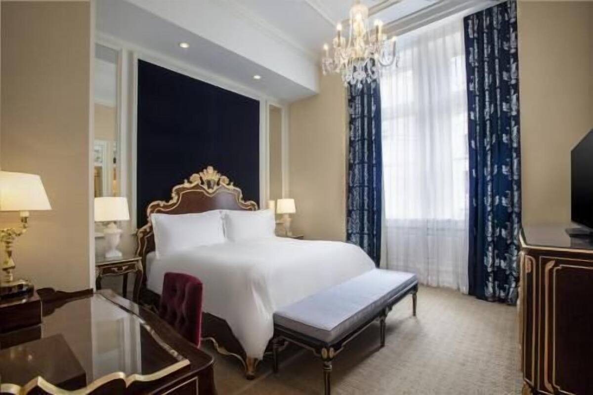 Egyptian cotton sheets, premium bedding, down duvets, pillow-top beds