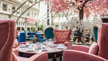 Lunch and dinner served, sushi