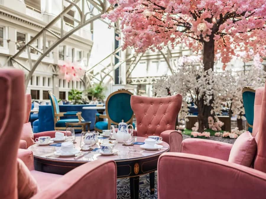 Lunsj og middag serveres, sushi