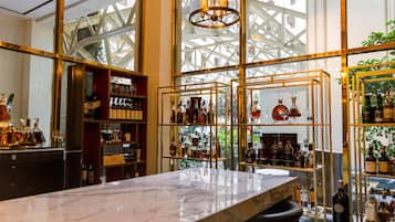 Parihoitohuone(ita), vartalohoitoja, kuumakivihierontaa