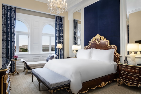 Superior Studio Suite, 1 King Bed | Egyptian cotton sheets, premium bedding, down comforters, pillowtop beds