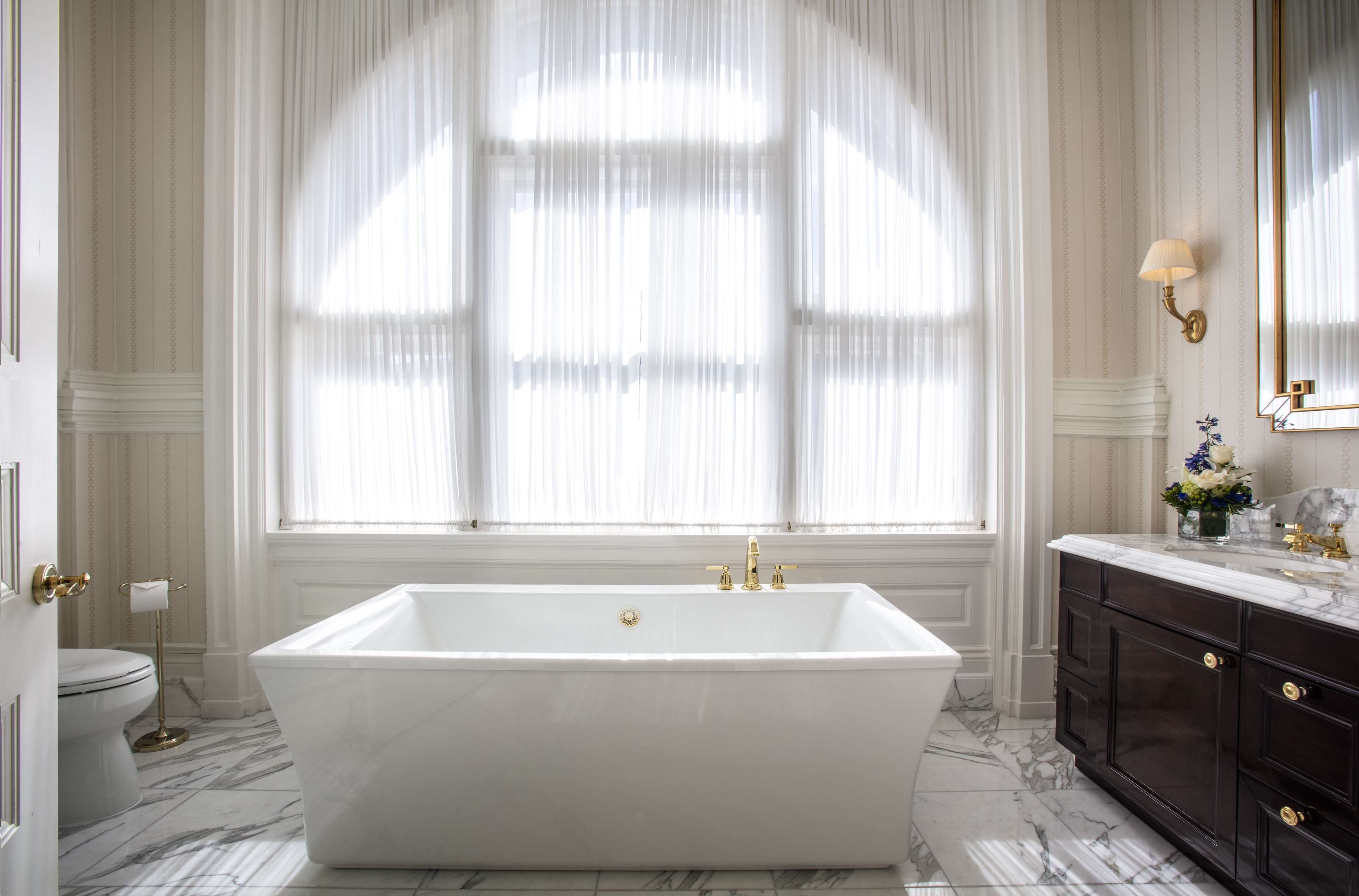 suite, 1 bedroom | bathroom | deep-soaking bathtub, free toiletries, hair dryer, bathrobes