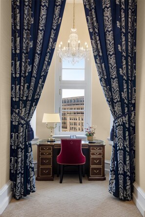 Junior Suite, 1 King Bed | Egyptian cotton sheets, premium bedding, down duvets, pillow-top beds - Waldorf Astoria Washington DC (Washington)