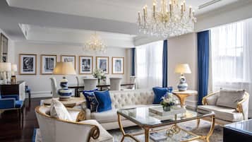 Suite, 1 chambre | Coin séjour | Télévision à écran plat de 55 pouces avec chaînes par câble, télévision
