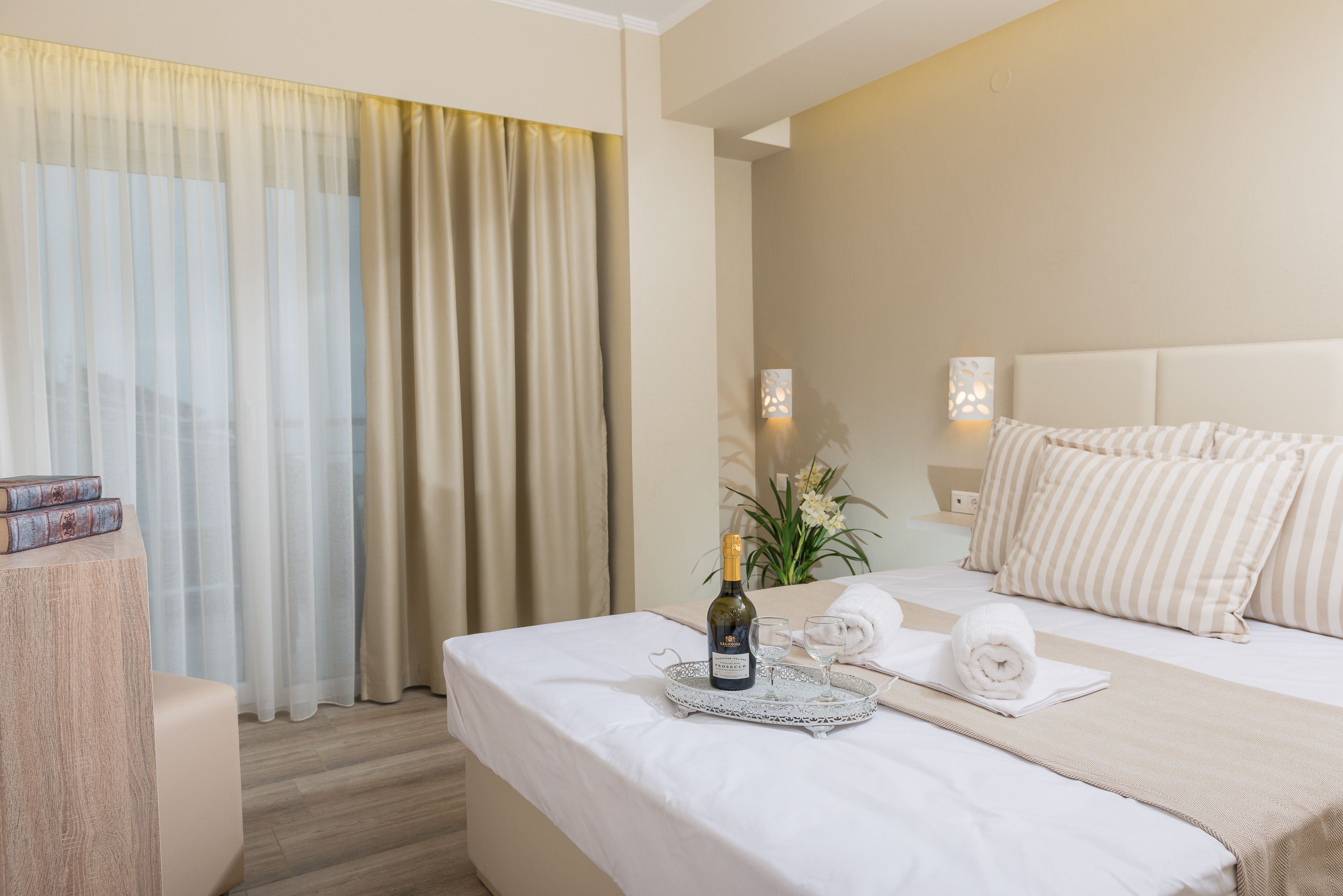 XXXSuperior Suite, Sea View | In-room safe, desk, soundproofing, rollaway beds
