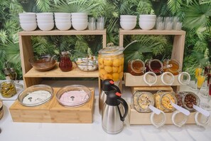 Päivittäinen mannermainen aamiainen maksusta