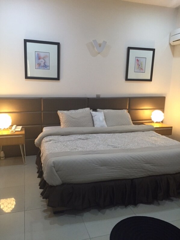 Seprai premium, brankas, kedap suara, dan setrika/meja setrika