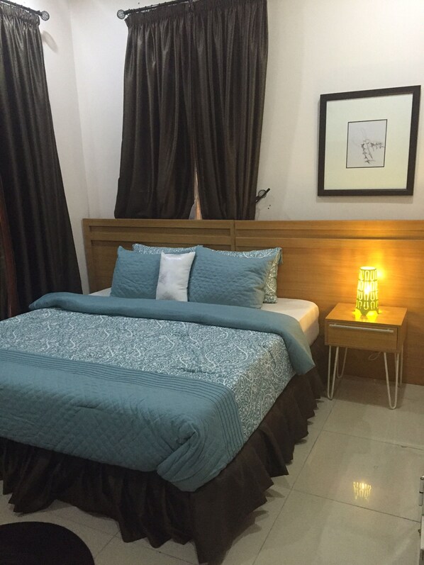 Habitación Deluxe doble | Ropa de cama de alta calidad, caja fuerte, sistema de insonorización