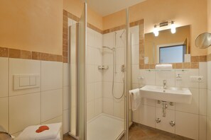 Double Room, Mountain View, Mountainside (Kaiserblickzimmer) | Bathroom