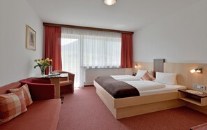 In-room safe, desk, free cribs/infant beds, free WiFi - Hotel Garni Tirol (Walchsee)