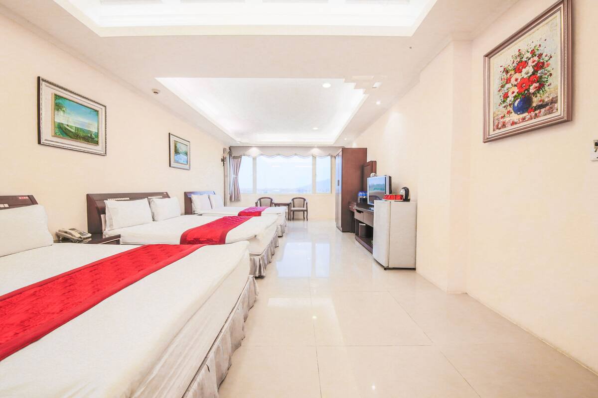 Family Room | Blackout drapes, WiFi (free), bed sheets