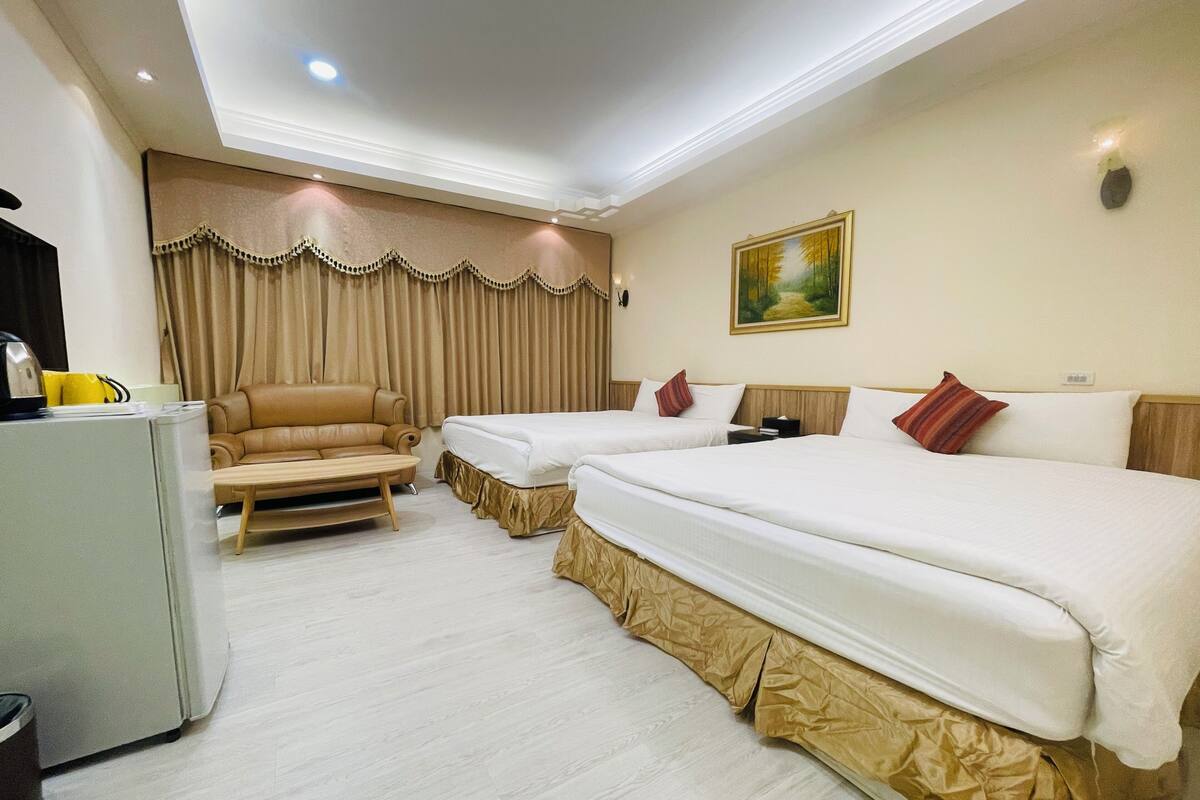 Comfort Quadruple Room | Blackout drapes, WiFi (free), bed sheets