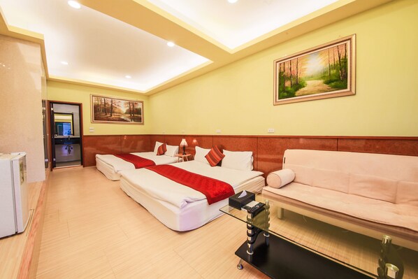 Japanese-style quadruple room | Blackout drapes, free WiFi, bed sheets
