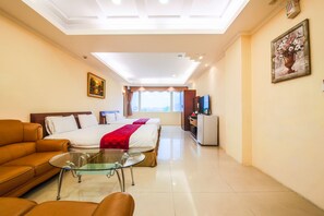 Deluxe Quadruple Room | Blackout drapes, free WiFi, bed sheets - Yue Ting Homestay (Shoufeng)