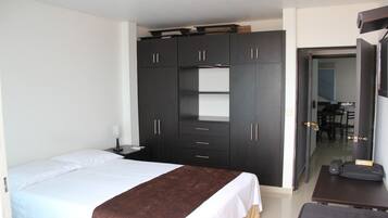 Triple Room | In-room safe, desk, iron/ironing board, free cribs/infant beds