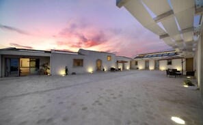 家庭四人房, 私人浴室, 庭園景 | 高級寢具、迷你吧、房內夾萬、獨特裝修