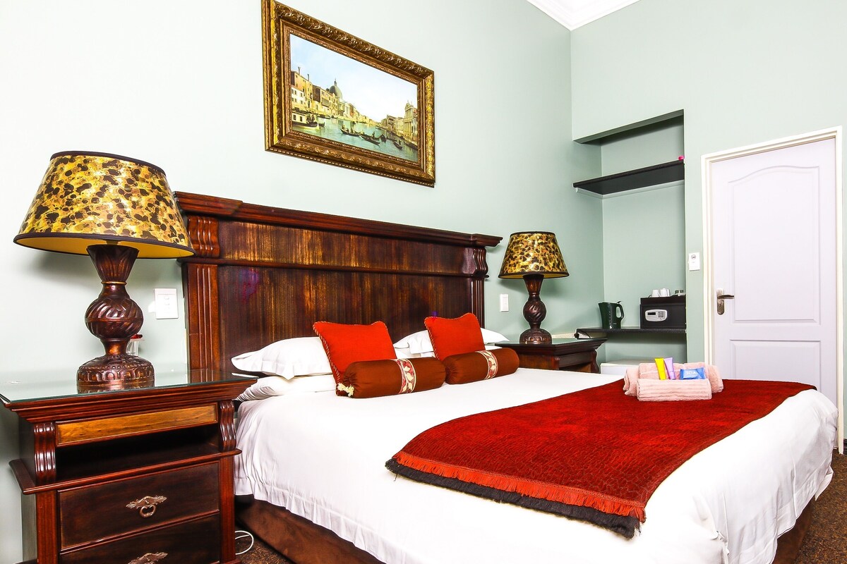 Deluxe Room | Tempur-Pedic beds, in-room safe, individually decorated