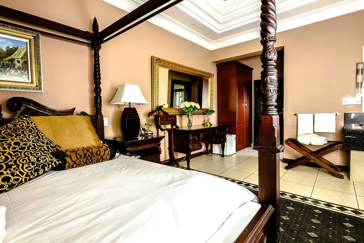 Tempur-Pedic beds, in-room safe, individually decorated