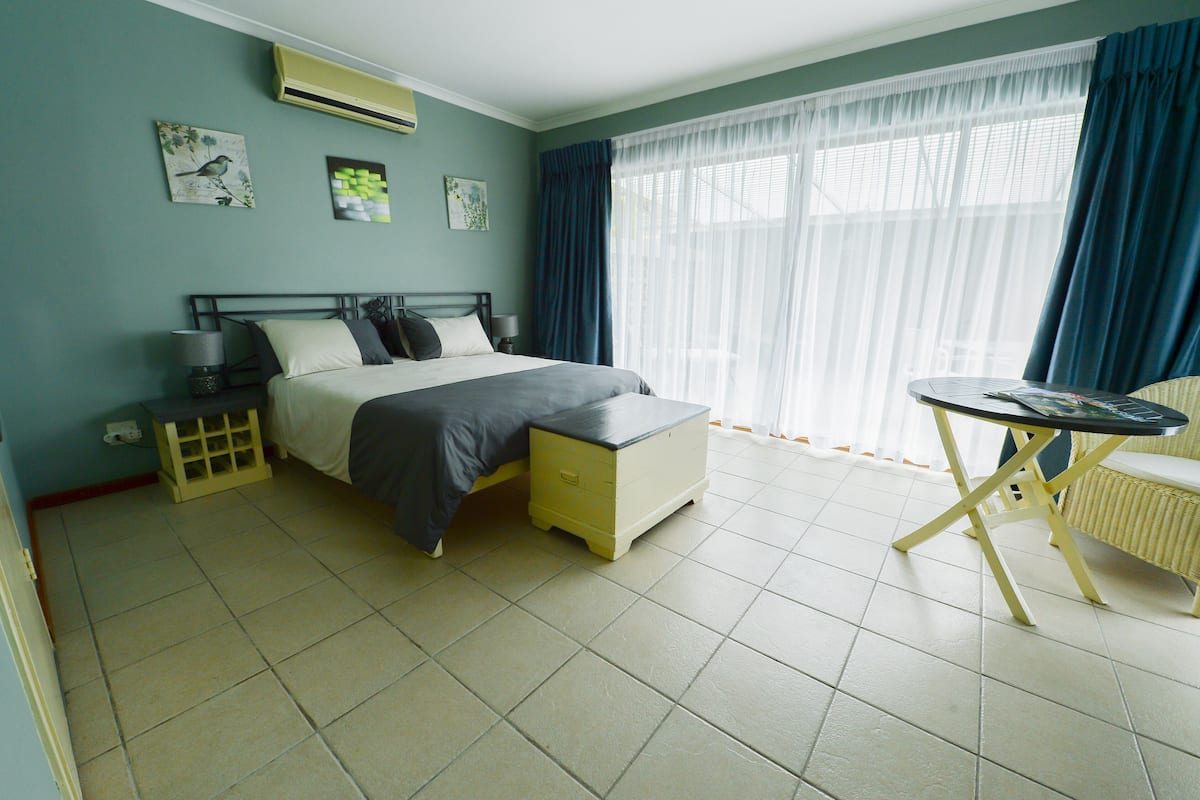 Jacaranda Suite