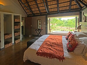 1 bedroom, premium bedding, minibar, in-room safe - Raptor Retreat Game Lodge (Hoedspruit)