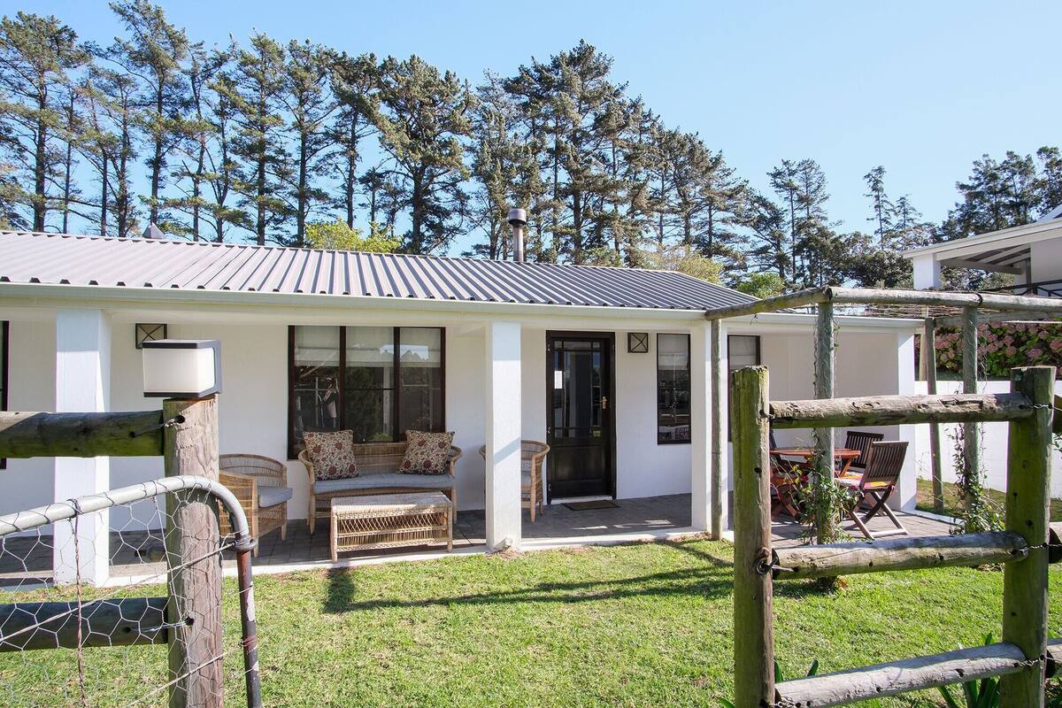 Cottage Keluarga, 2 kamar tidur, pemandangan gunung, tepi gunung | Seprai premium, bantalan ekstra lembut, brankas, dan meja kerja