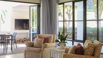 Family Cottage, 3 Bedrooms, Valley View, Mountainside | Living area | LCD TV
