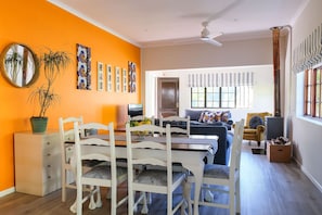 Family House, 3 Bedrooms, Pool View, Poolside | Living area