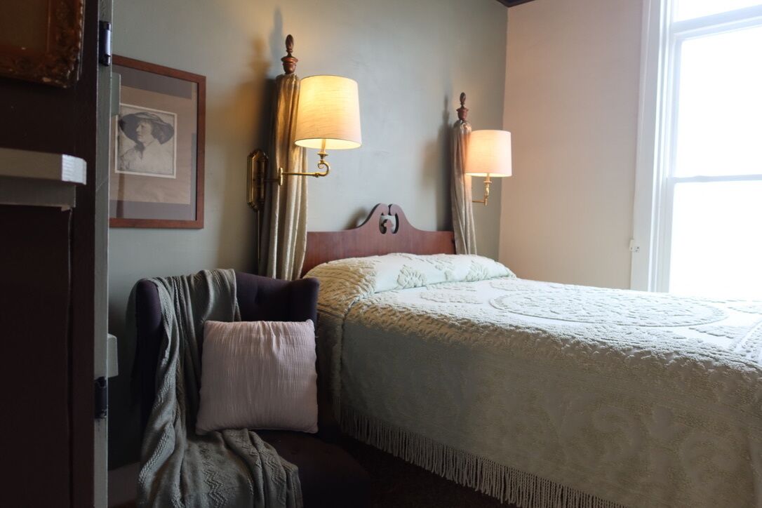 إطلالة على البحيرة