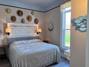 Peter S. Beagle | Iron/ironing board, free WiFi - The Inn in Westport (Westport)