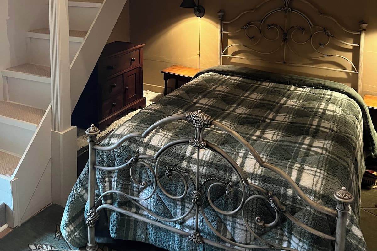Victor Hugo | Iron/ironing board, WiFi (free)