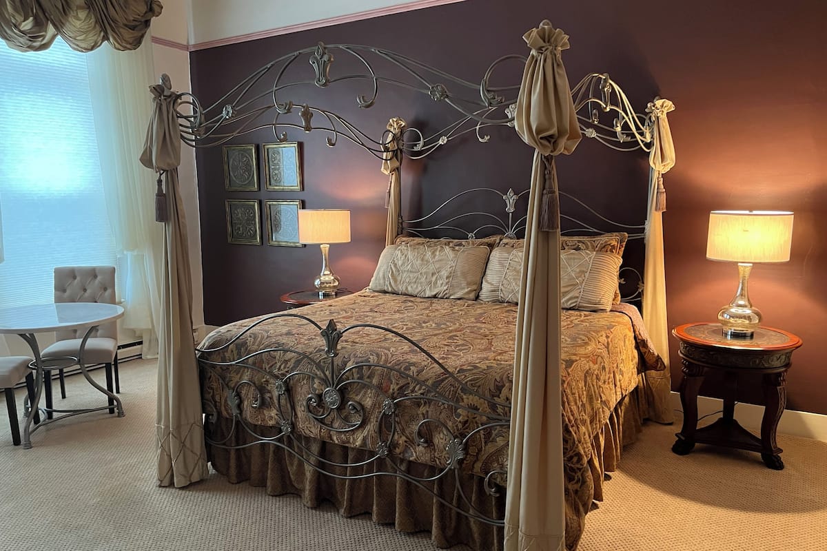 Oscar Wilde | Iron/ironing board, free WiFi