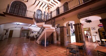 Hotel Hacienda del Sol