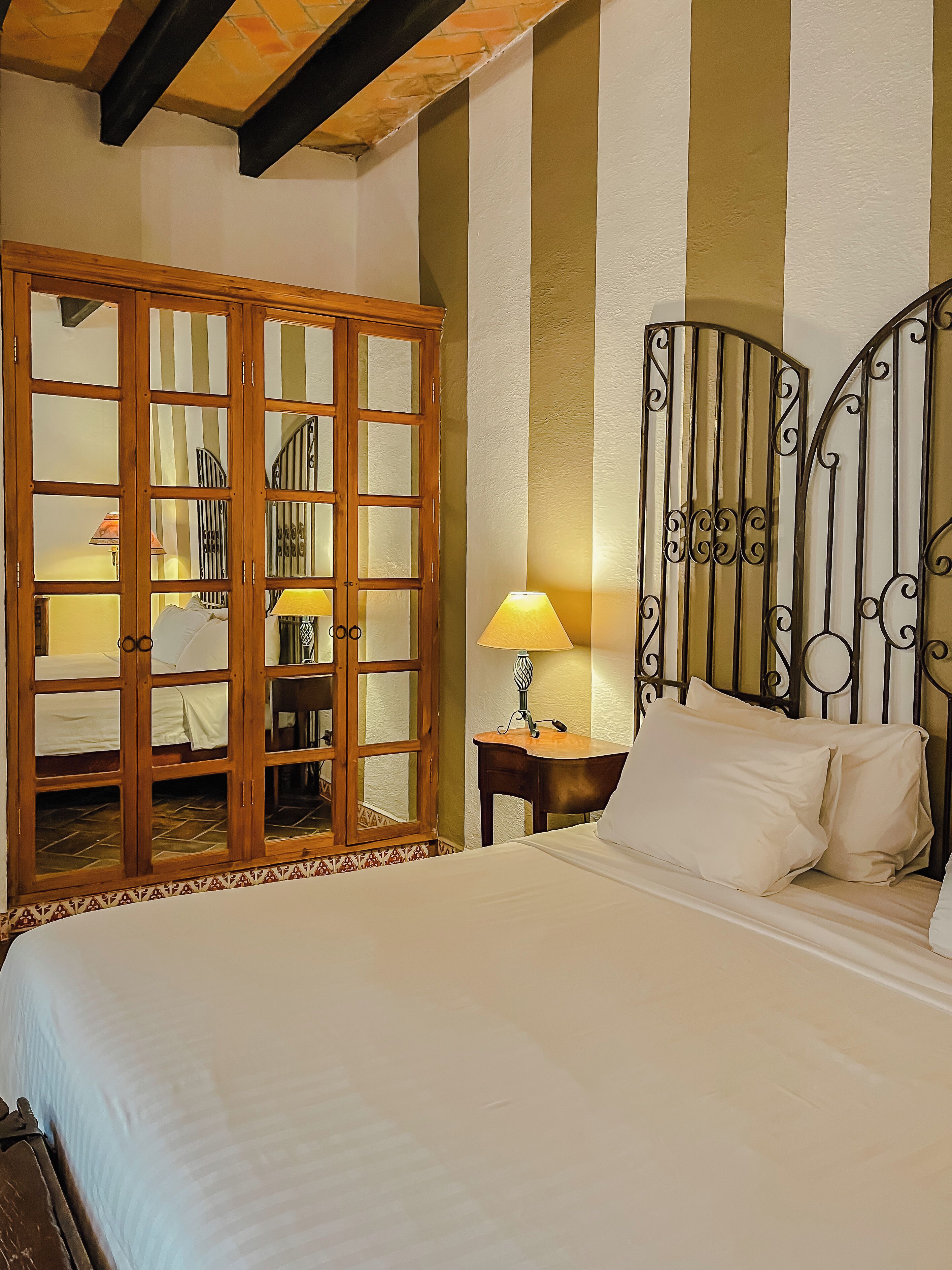 premium studio suite | 1 bedroom, desk, bed sheets