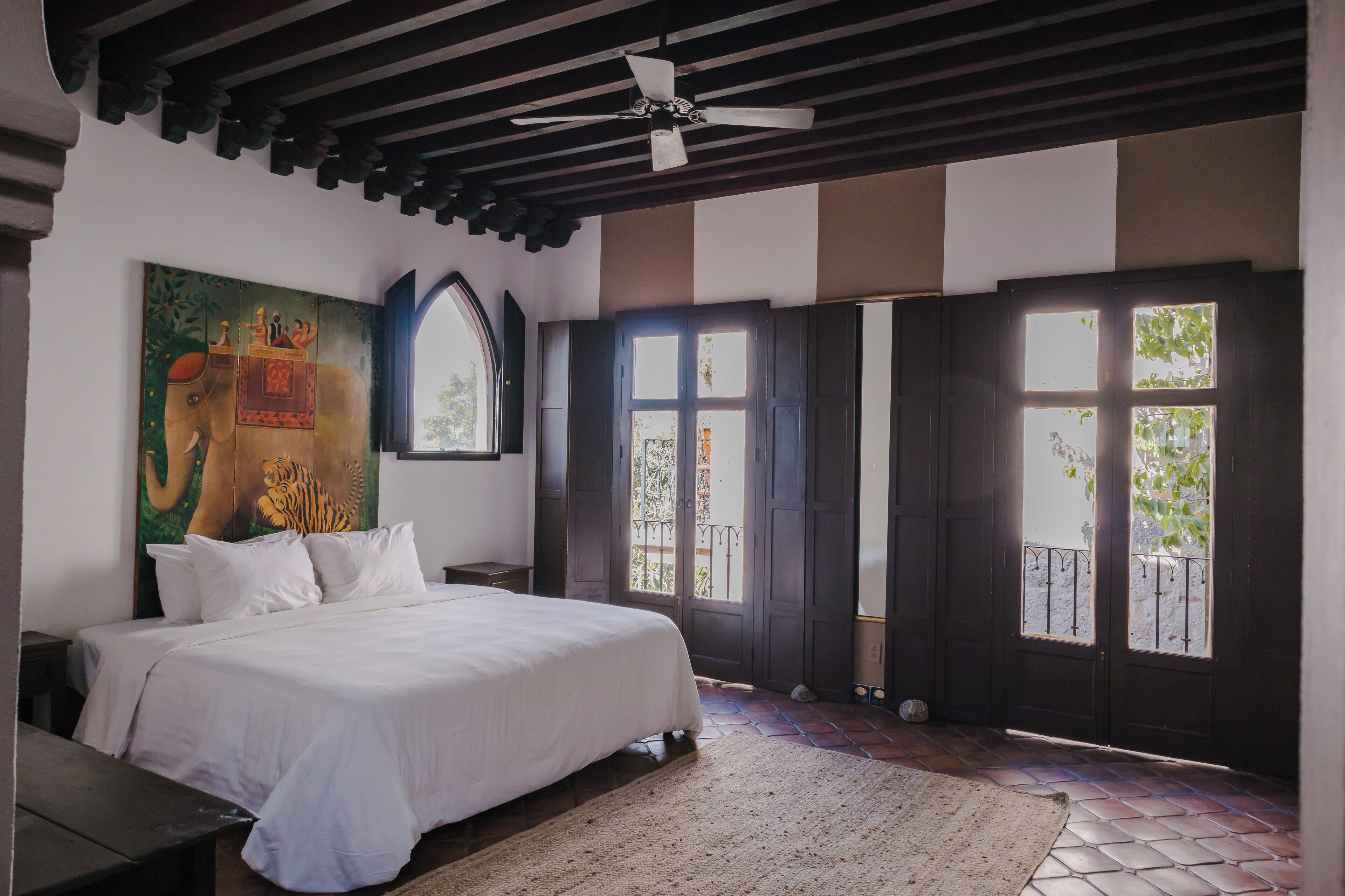 junior room | 1 bedroom, desk, bed sheets