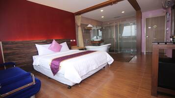 Honeymoon Double Room | 1 bedroom, blackout drapes, WiFi (free), bed sheets